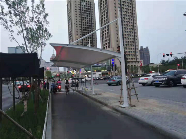 膜結構車棚